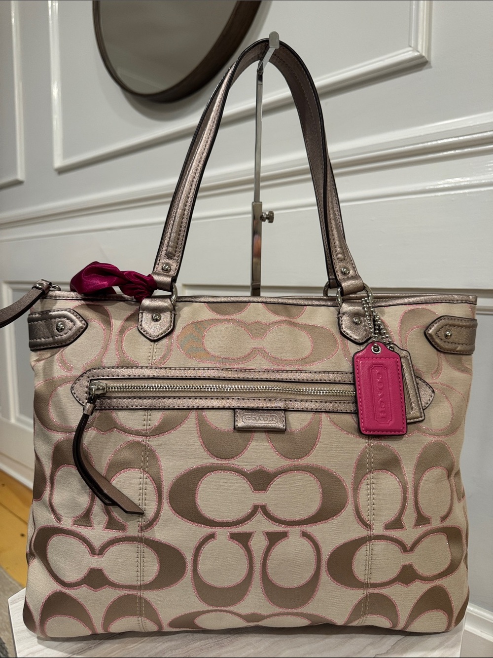 Coach Bag  Daisy Glitter Sparkle Outline Tan Pink Signature Emma Tote EUC - Picture 4 of 17